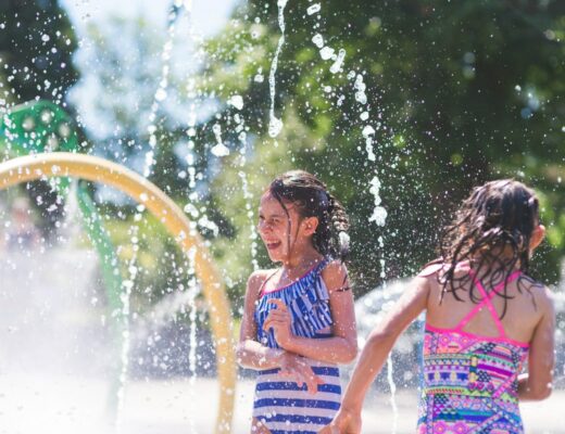 Ejecución de un Splash Park en un hotel en funcionamiento: qué coordinar con la temporada y la infraestructura